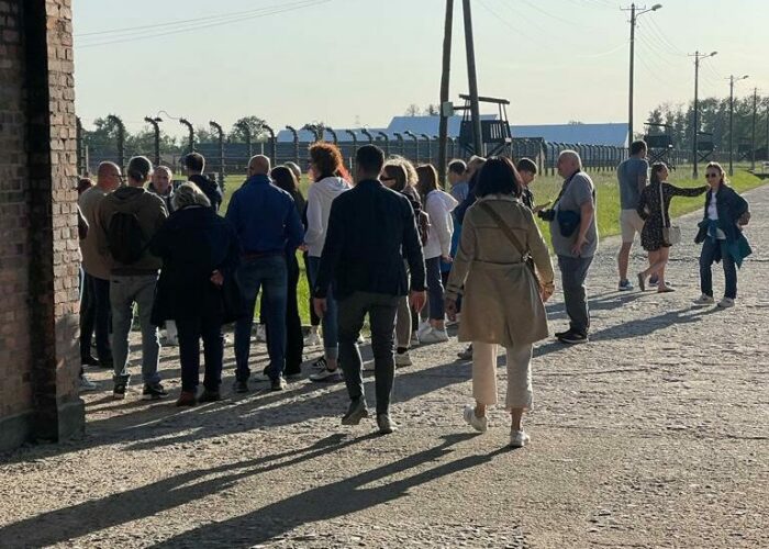 L'impatto Culturale di Auschwitz-Birkenau sul Turismo Italiano